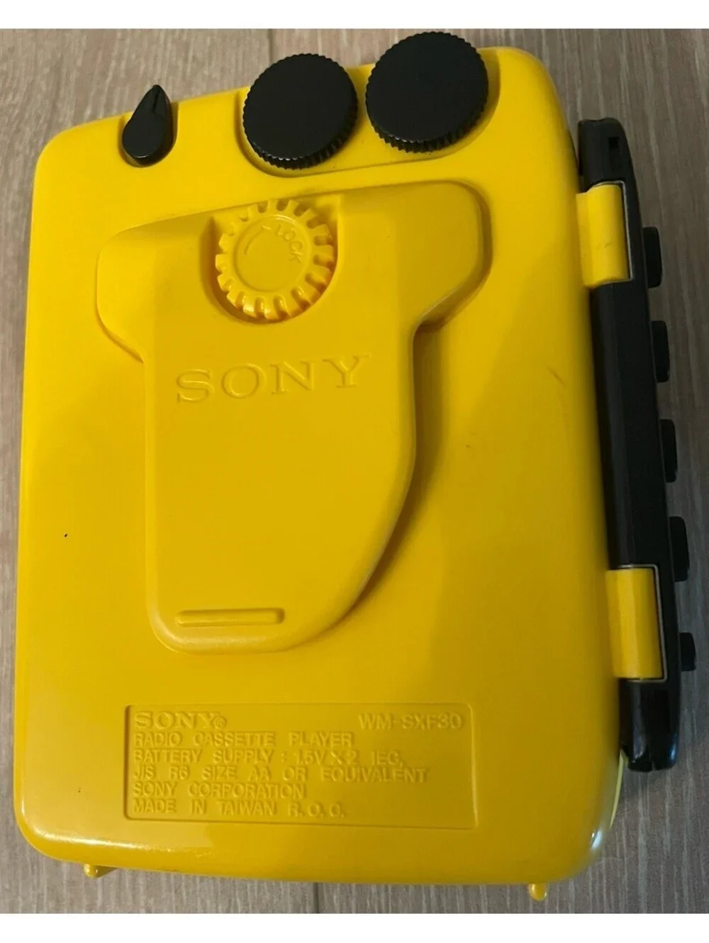 Vintage Sony Walkman Sports WM-SFX30 Yellow Gray Cassette Player FM AM Radio